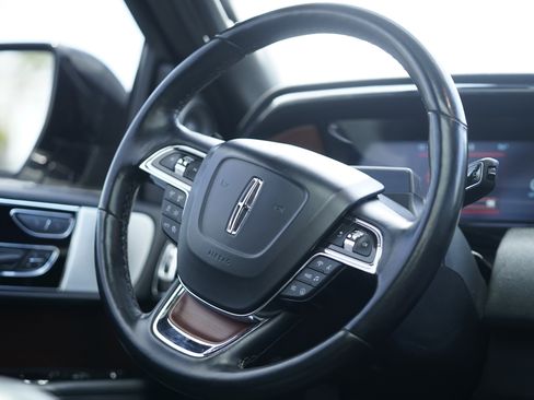 Used 2023 Lincoln Navigator L Reserve RWD image 12