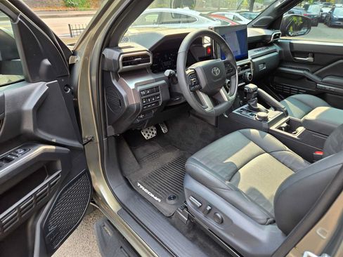 Used 2024 Toyota Tacoma TRD Sport w/ TRD Sport Premium Package AWD/4WD image 19