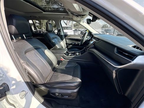 Used 2022 Jeep Grand Cherokee L Limited image 32