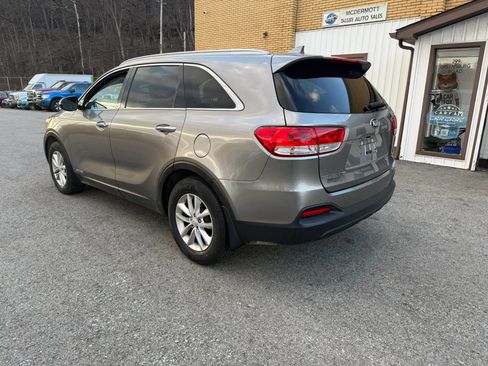 Used 2017 Kia Sorento AWD w/ LX V6 Convenience Package image 6