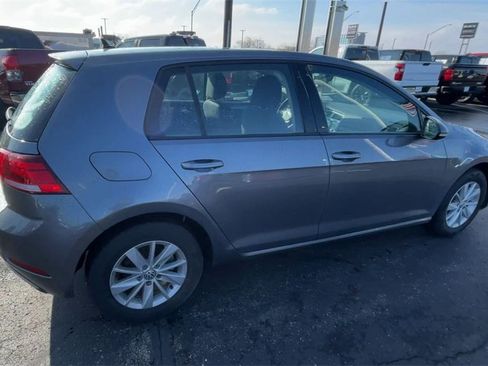 Used 2019 Volkswagen Golf S image 2