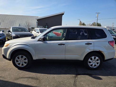 Used 2010 Subaru Forester 2.5X AWD/4WD image 3