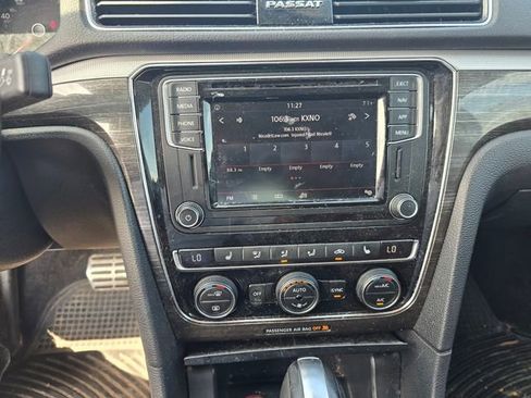 Used 2018 Volkswagen Passat 2.0T SEL Premium image 18
