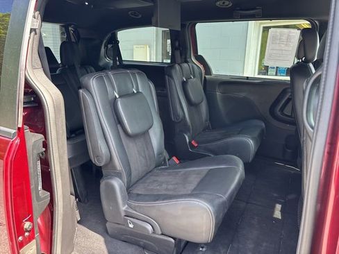 Used 2020 Dodge Grand Caravan SXT w/ Driver Convenience Group FWD image 9