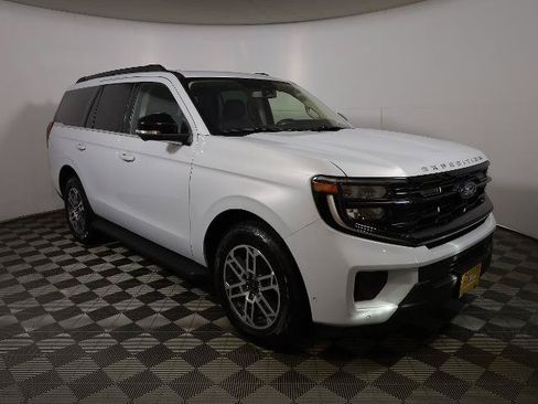 Certified 2025 Ford Expedition Active AWD/4WD image 4
