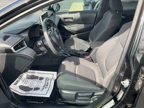 Used 2020 Toyota Corolla LE image 2