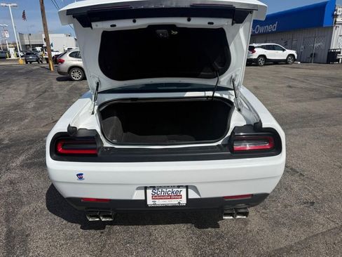 Used 2019 Dodge Challenger SXT image 7