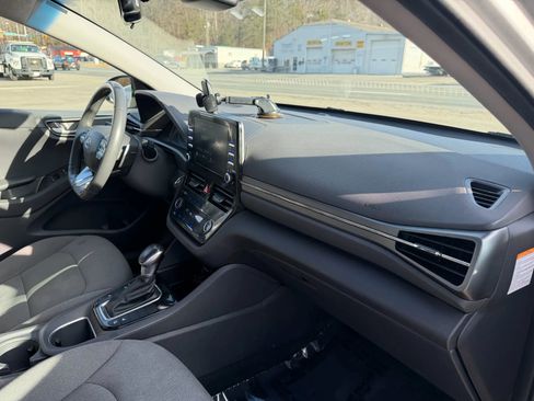 Used 2021 Hyundai Ioniq SE image 16