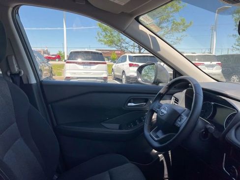 Used 2025 Nissan Rogue SV AWD/4WD image 31