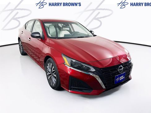Used 2025 Nissan Altima 2.5 SV FWD image 23