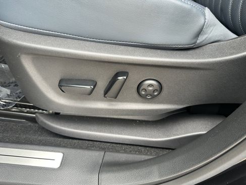 Used 2023 Nissan Ariya image 46