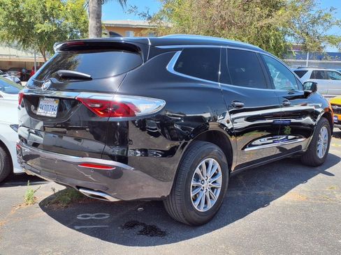 Used 2024 Buick Enclave Essence image 4