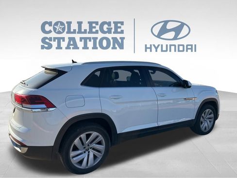 Used 2022 Volkswagen Atlas Cross Sport SE image 6