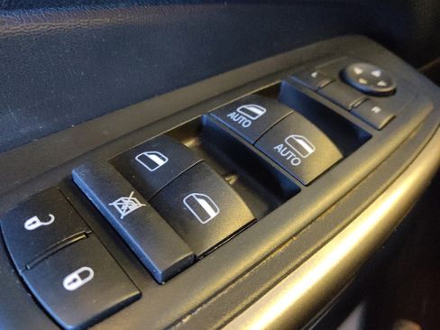 Used 2020 Jeep Cherokee Limited image 27