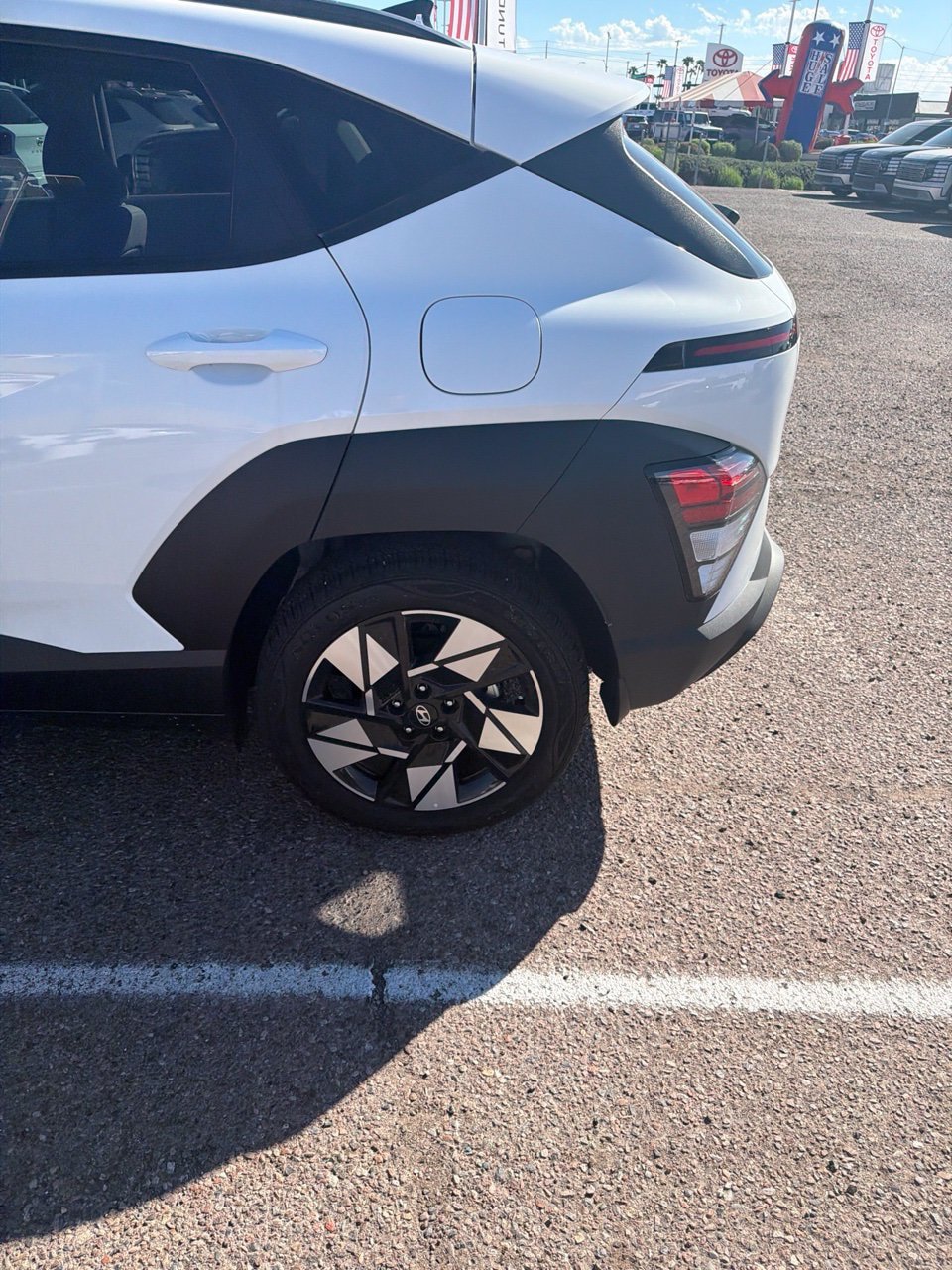 Used 2025 Hyundai Kona SEL FWD image 4