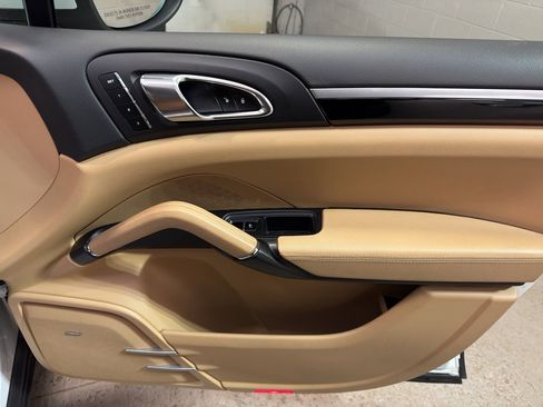 Used 2014 Porsche Cayenne image 22