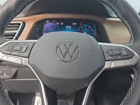 New 2026 Volkswagen Atlas SE FWD image 24