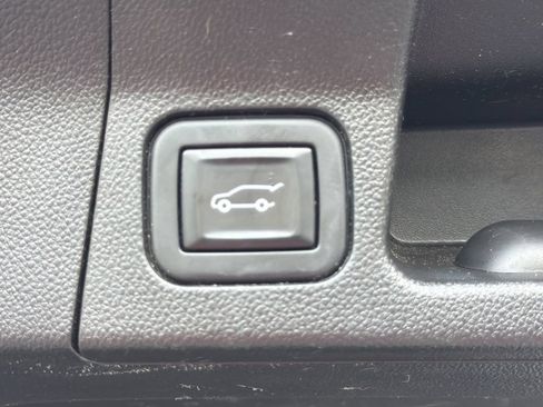 Used 2020 GMC Acadia SLT FWD image 19