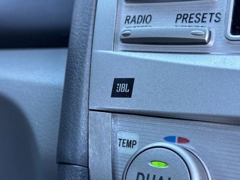 Used 2011 Toyota Camry XLE image 19