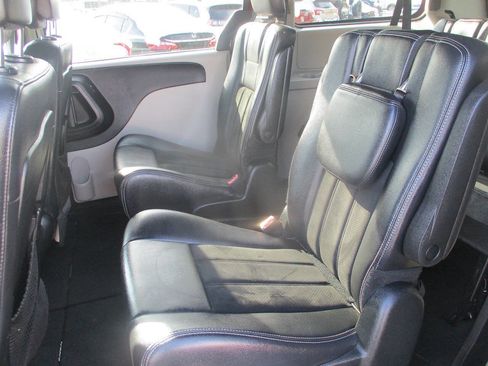 Used 2017 Dodge Grand Caravan SXT image 7