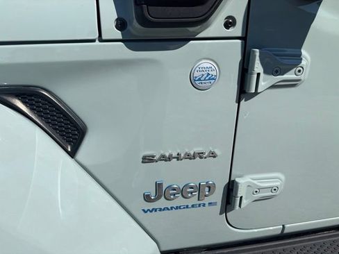 Used 2023 Jeep Wrangler Unlimited Sahara AWD/4WD image 13