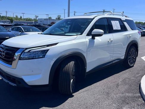 Used 2023 Nissan Pathfinder SL w/ SL Premium Package AWD/4WD image 7