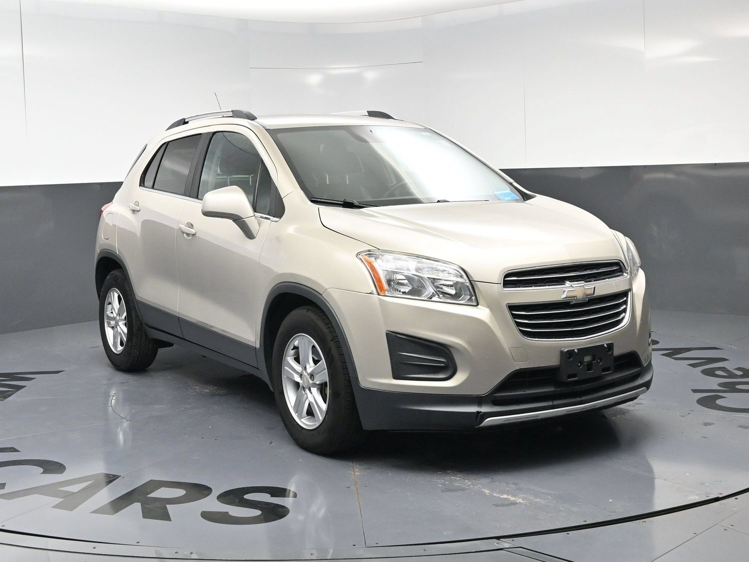 Used 2016 Chevrolet Trax LT w/ LT Convenience Package FWD image 2