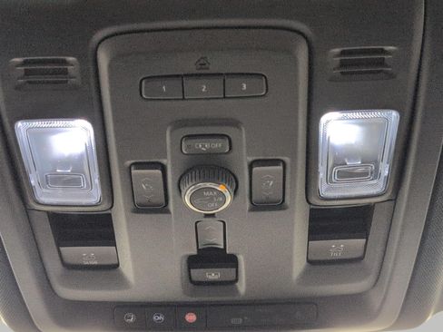 Used 2024 Chevrolet Tahoe Z71 w/ Luxury Package AWD/4WD image 18