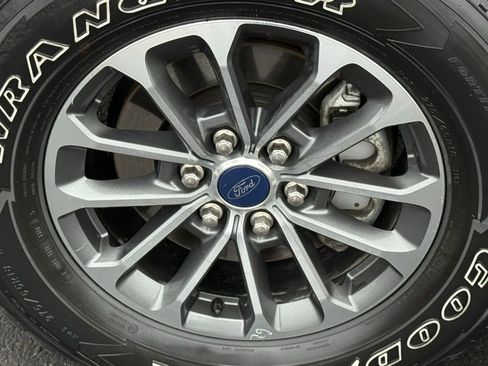 Used 2019 Ford F150 XLT w/ Equipment Group 302A Luxury image 10