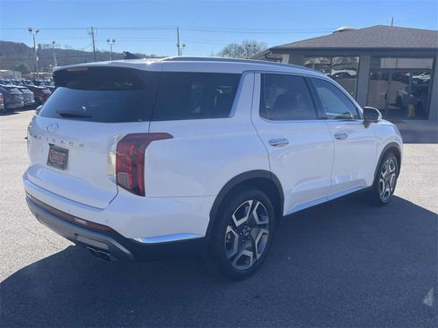 Used 2023 Hyundai Palisade Limited w/ Winter Package image 4