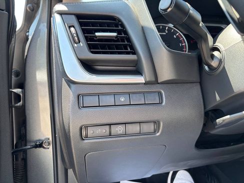 Used 2023 Nissan Rogue SV FWD image 30