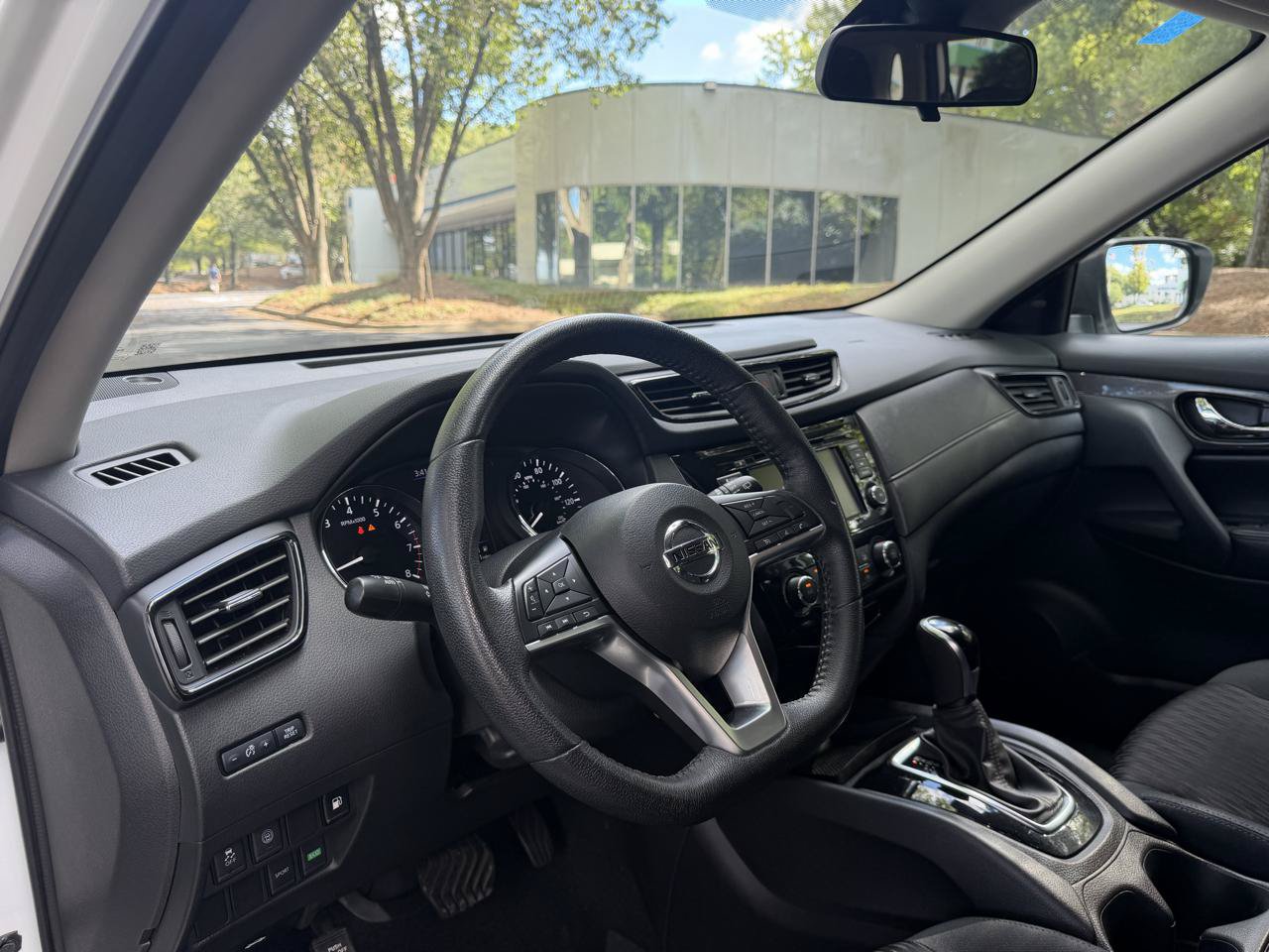 Used 2020 Nissan Rogue S w/ Special Edition Package FWD image 10