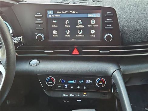 Used 2025 Hyundai Elantra Hybrid FWD image 15