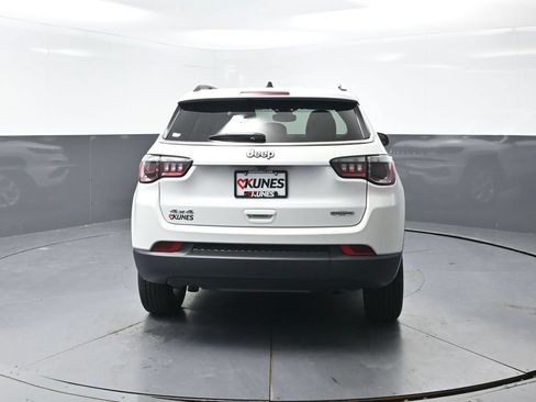 Used 2024 Jeep Compass Latitude AWD/4WD image 12