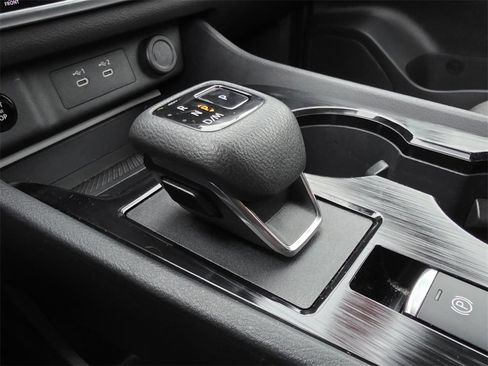 Used 2024 Nissan Rogue SV image 22