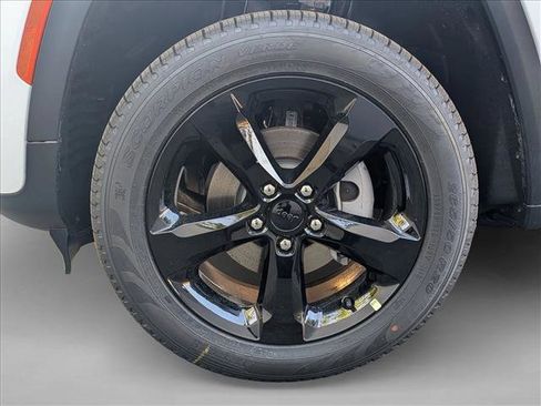 New 2026 Jeep Grand Cherokee Limited w/ Limited Altitude Package AWD/4WD image 10