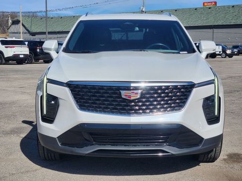 Used 2024 Cadillac XT4 Premium Luxury image 2
