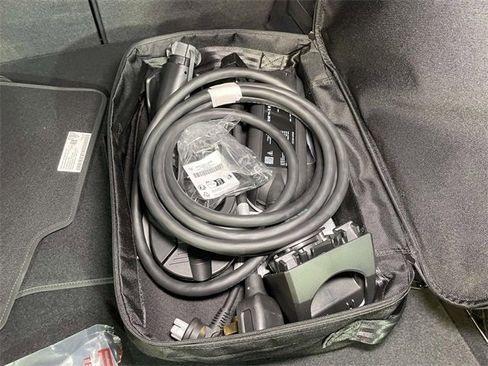 New 2025 Porsche Macan 4 Electric image 21