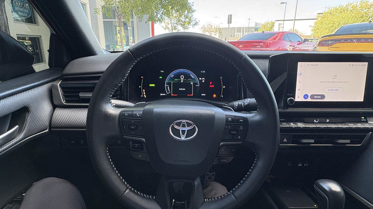 Used 2025 Toyota Camry SE w/ Convenience Package FWD image 16