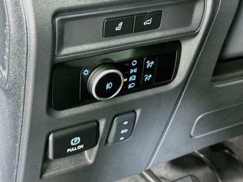 Used 2024 Ford Expedition Limited AWD/4WD image 17