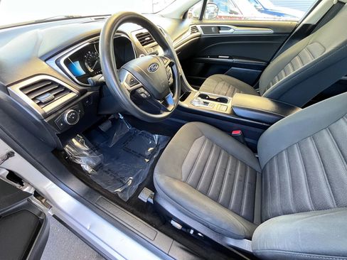 Used 2017 Ford Fusion SE image 10