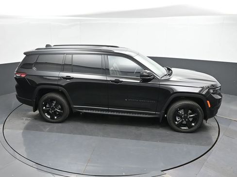 New 2025 Jeep Grand Cherokee L Altitude image 33