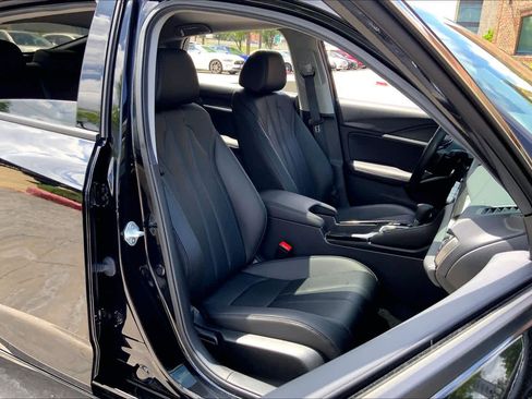 Used 2025 Acura Integra FWD image 9