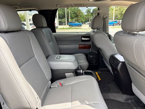Used 2022 Toyota Sequoia Platinum AWD/4WD image 30