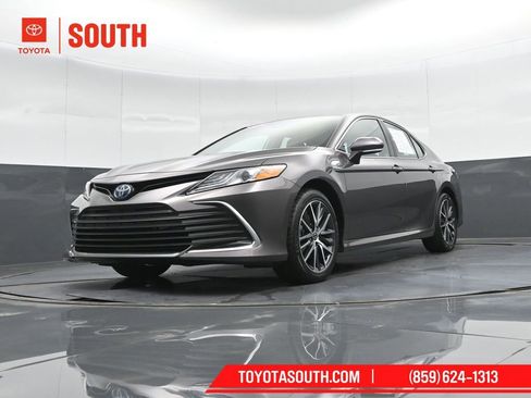 Used 2021 Toyota Camry XLE image 40