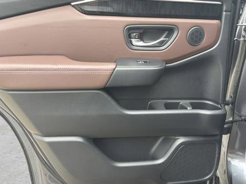 Used 2025 Honda Pilot Elite image 39