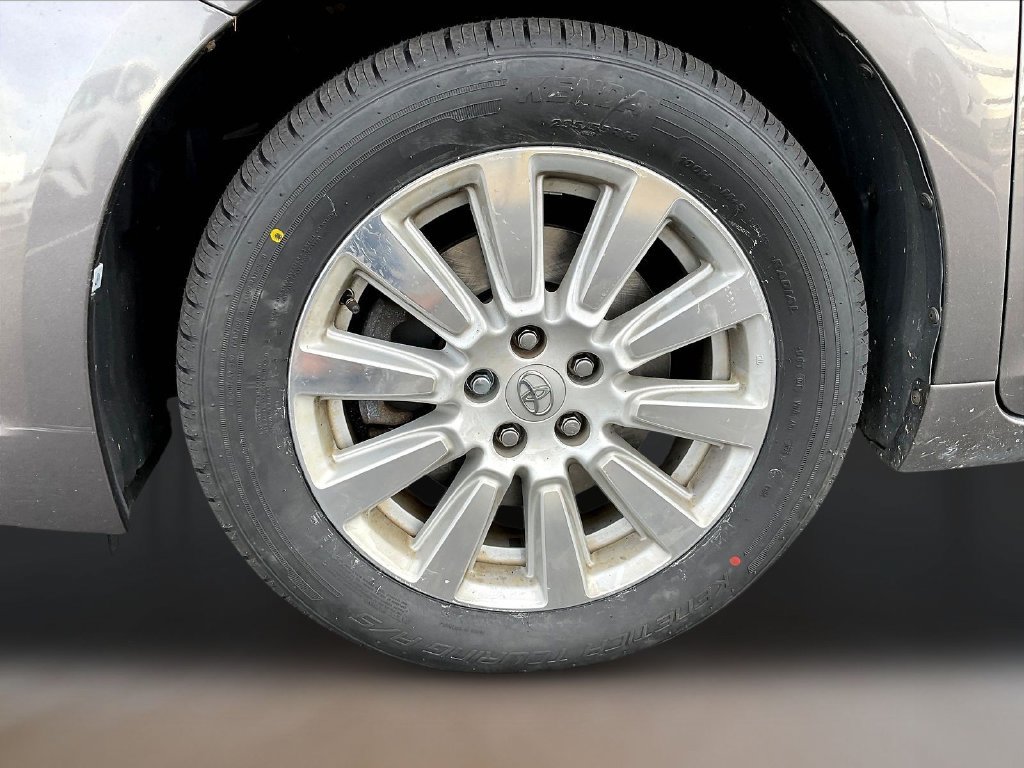 Used 2017 Toyota Sienna XLE Premium AWD/4WD image 32