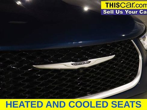 Used 2025 Chrysler Pacifica Pinnacle FWD image 12