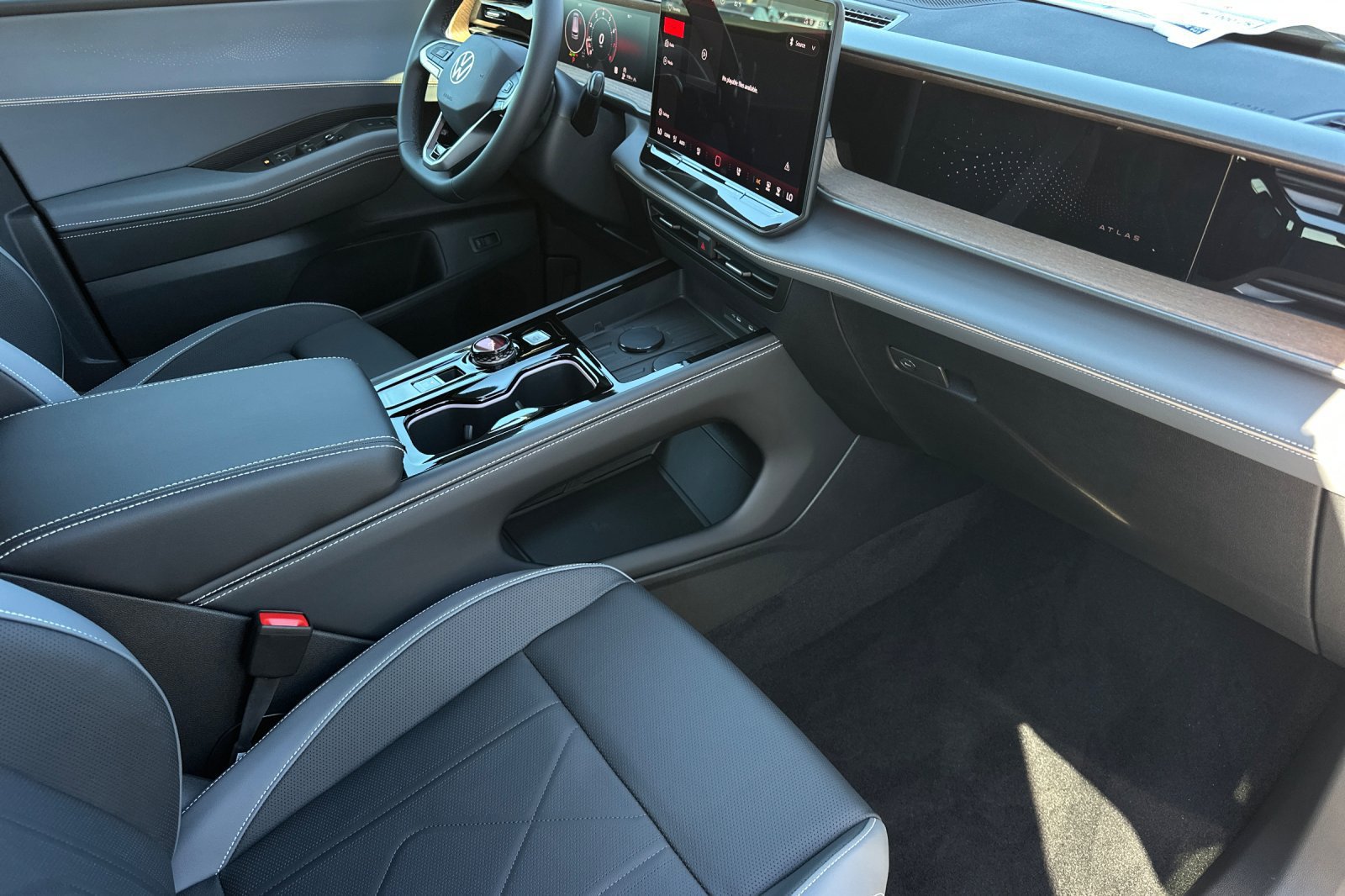 New 2027 Volkswagen Atlas SEL R-Line AWD/4WD image 17