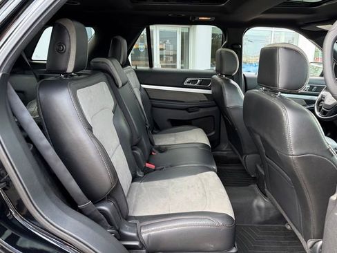 Used 2017 Ford Explorer XLT AWD/4WD image 19